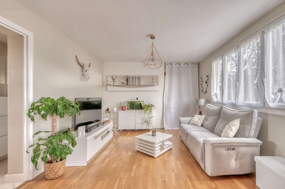 Appartement à LES CLAYES-SOUS-BOIS