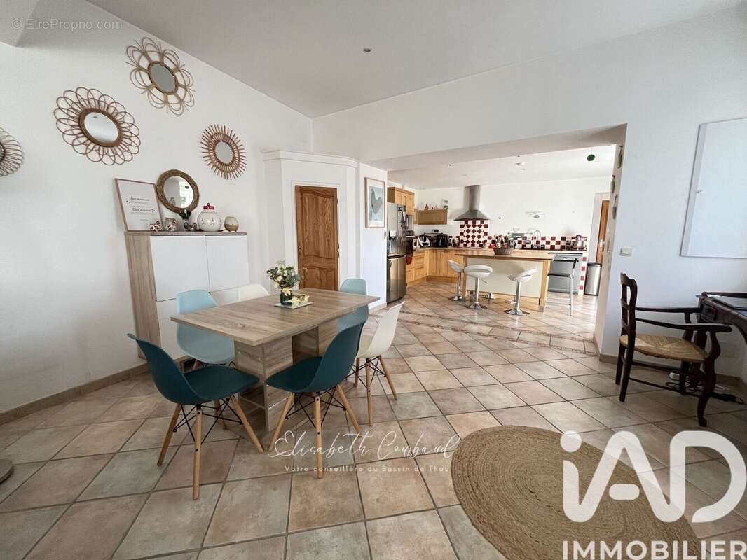 Photo 2 - Maison à MONTBAZIN