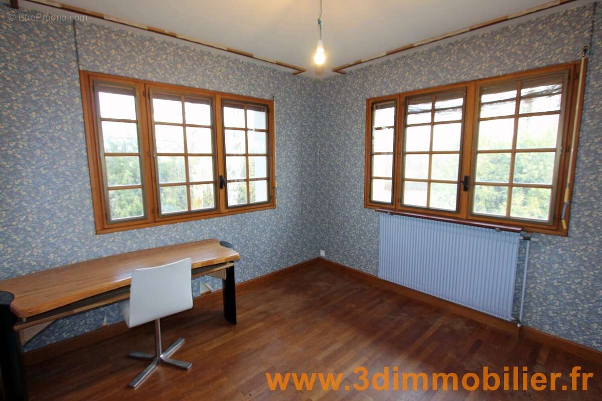 ETAGE 1 : CHAMBRE 4 - Maison à LONS-LE-SAUNIER