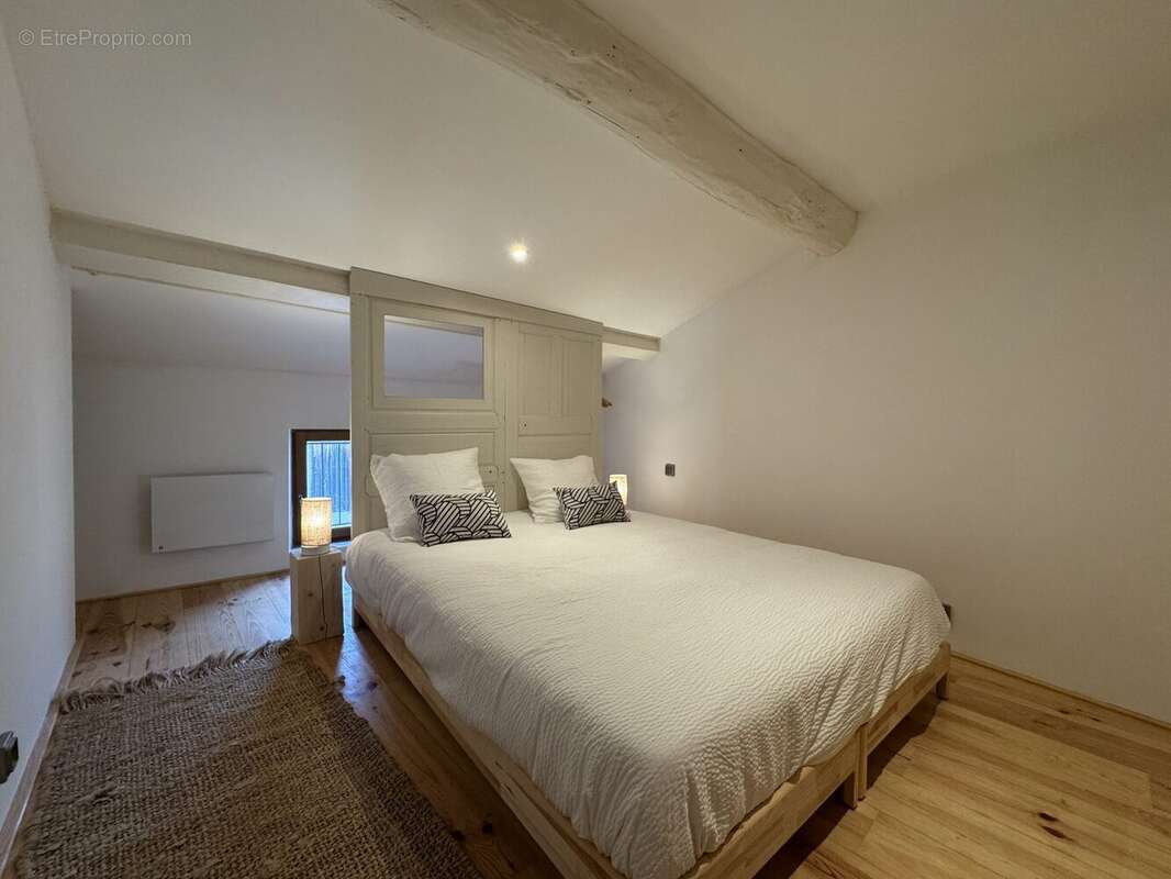 Chambre 2 - Appartement à SAINT-JULIEN-DU-VERDON