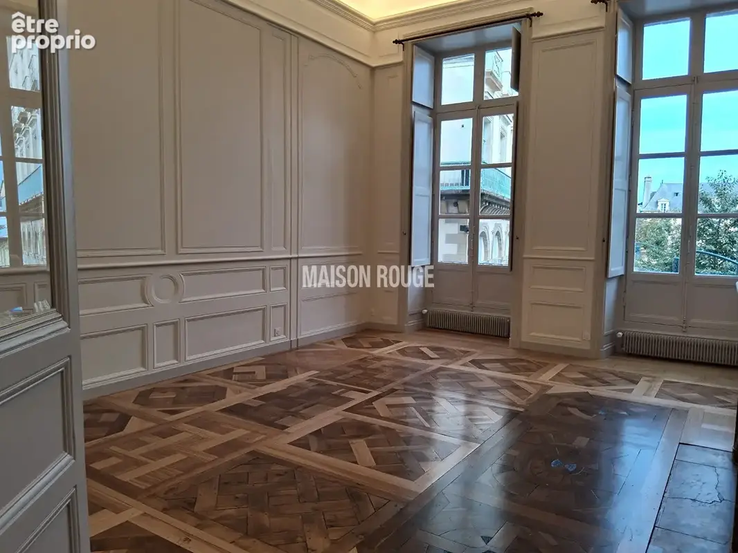Très bel appartement,186m², 7 pièces, excellent état, à proximité de la cathédrale de Rennes - photo 2