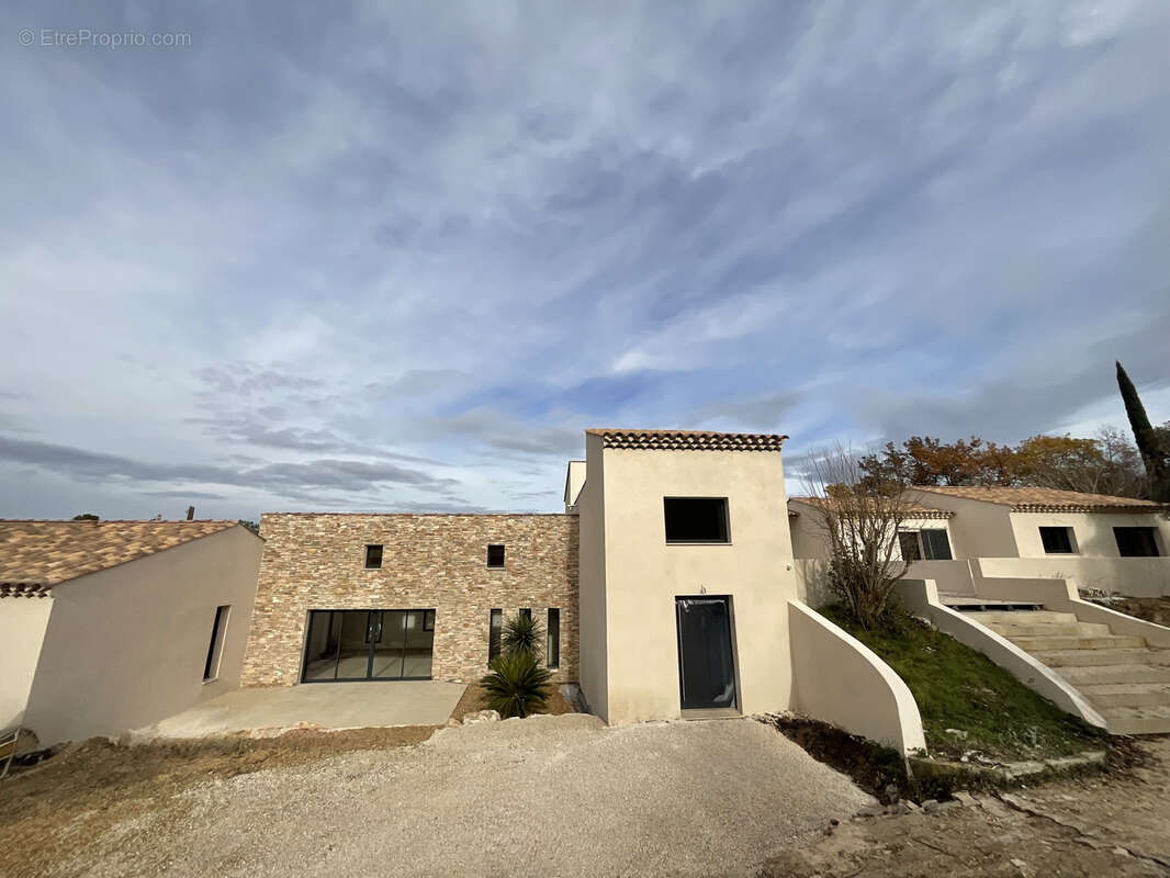 Maison à LE PUY-SAINTE-REPARADE