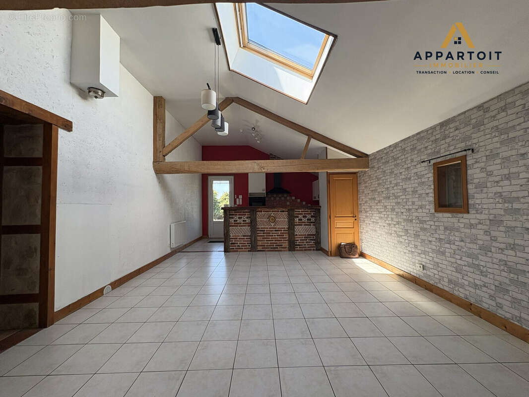 Maison à ESPINASSE-VOZELLE