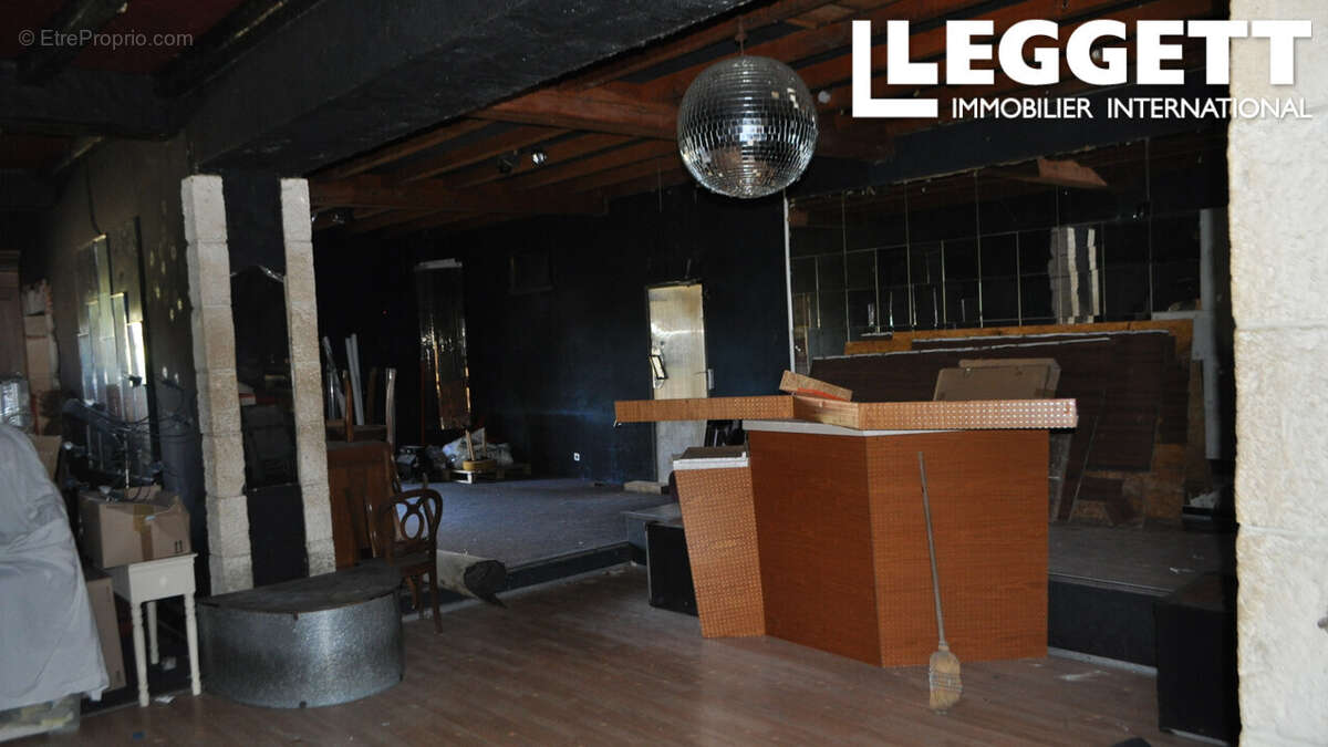 Commerce à COMBIERS