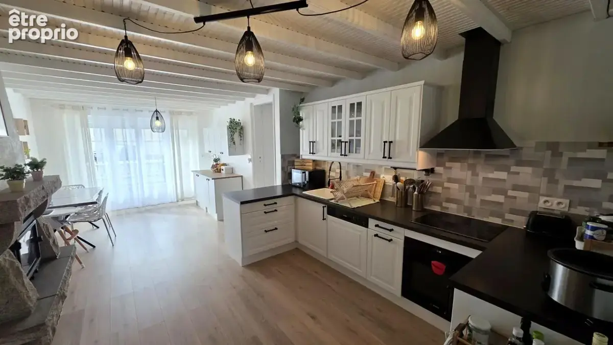 Maison en pierre entièrement rénovée, 173,30 m², six chambres, garage et jardin clos de 994 m² · Rostrenen (22) - photo 8
