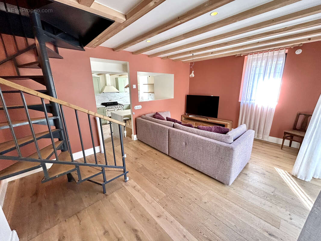 Maison à MONNETIER-MORNEX