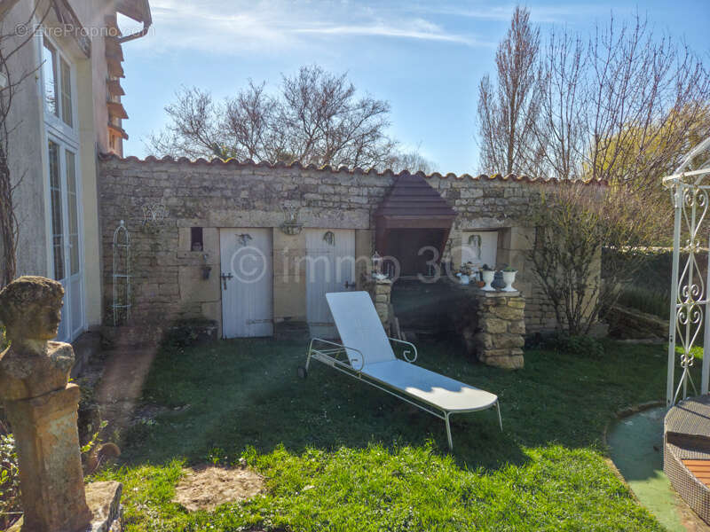 Maison à CHEF-BOUTONNE