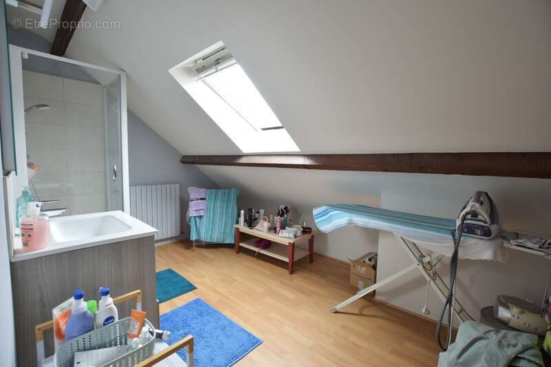 Maison en plein centre d'Avrillé avec grand terrain - photo 11
