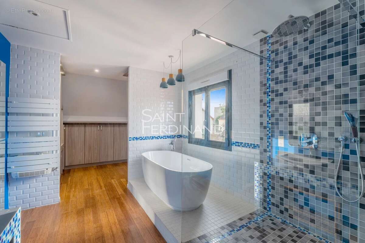 Maison à SARTROUVILLE