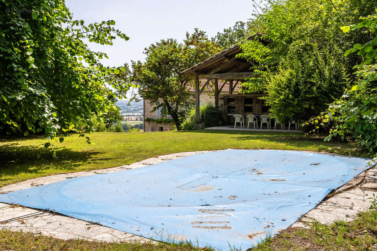 Maison de campagne avec annexes, piscine, grange et vue - photo 7