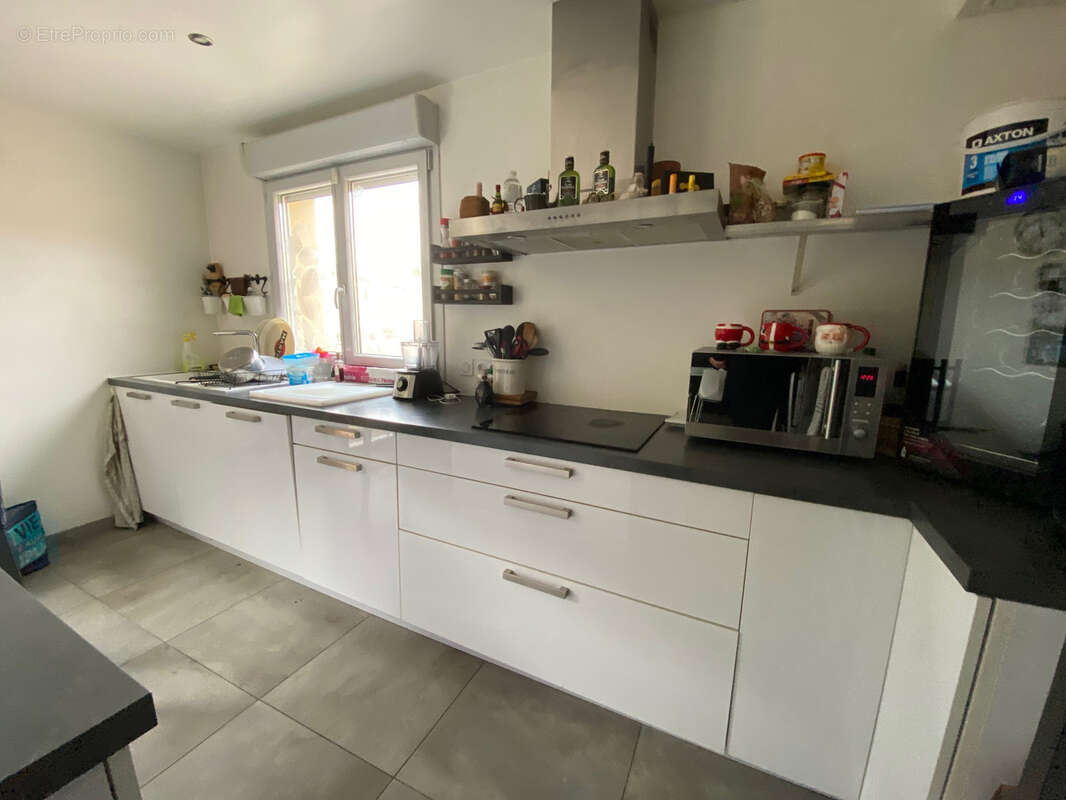 Commerce à SAINT-GENIS-LAVAL