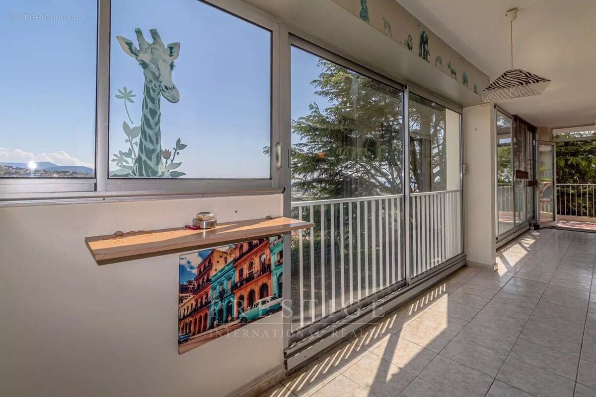 Appartement à SAINT-LAURENT-DU-VAR