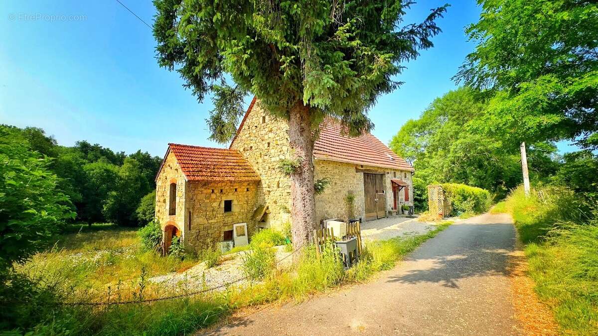 Maison à SAINT-PARDOUX-LES-CARDS