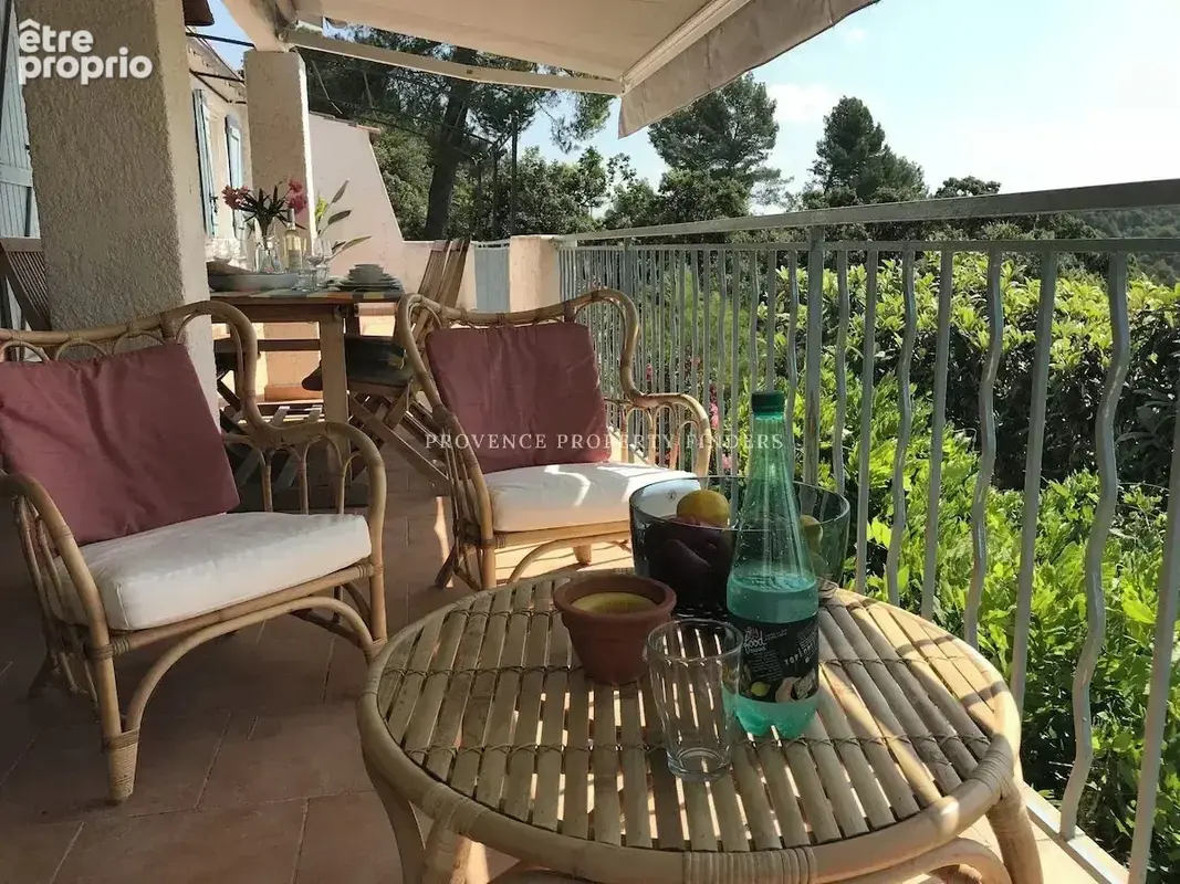 LORGUES – Un véritable havre de paix avec vue panoramique et piscine. - photo 24