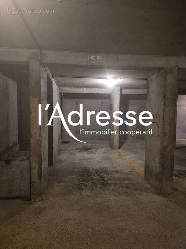 Parking à PARIS-12E