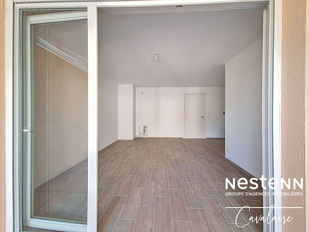 Appartement récent à Cavalaire Sur Mer 3 pièce(s) 60.11 m2 dans résidence avec piscine et double stationnement en sous-sol - photo 4
