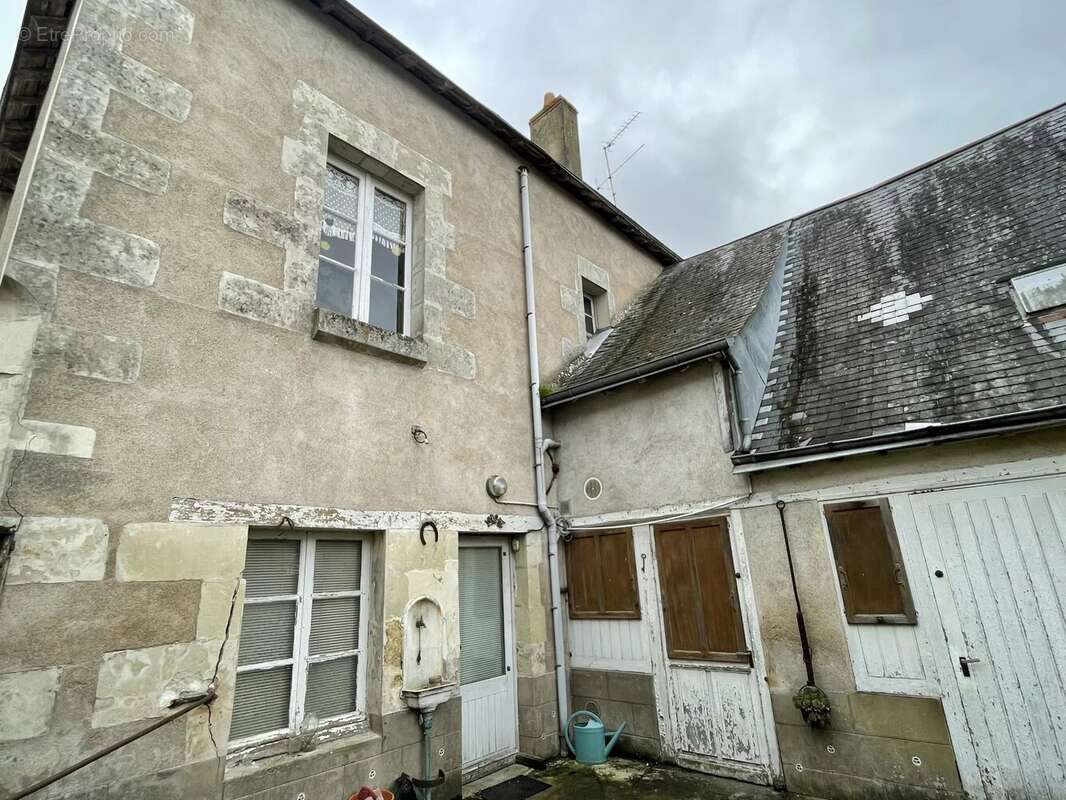 Appartement à SAVIGNE-SUR-LATHAN