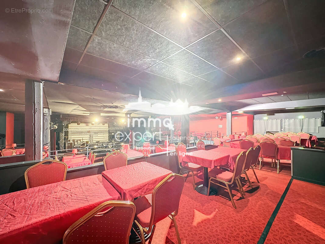 CHARMES   Murs commerciaux d'exception de 1 075 m2   Restaurant, Bar & Salle de Spectacle - photo 20