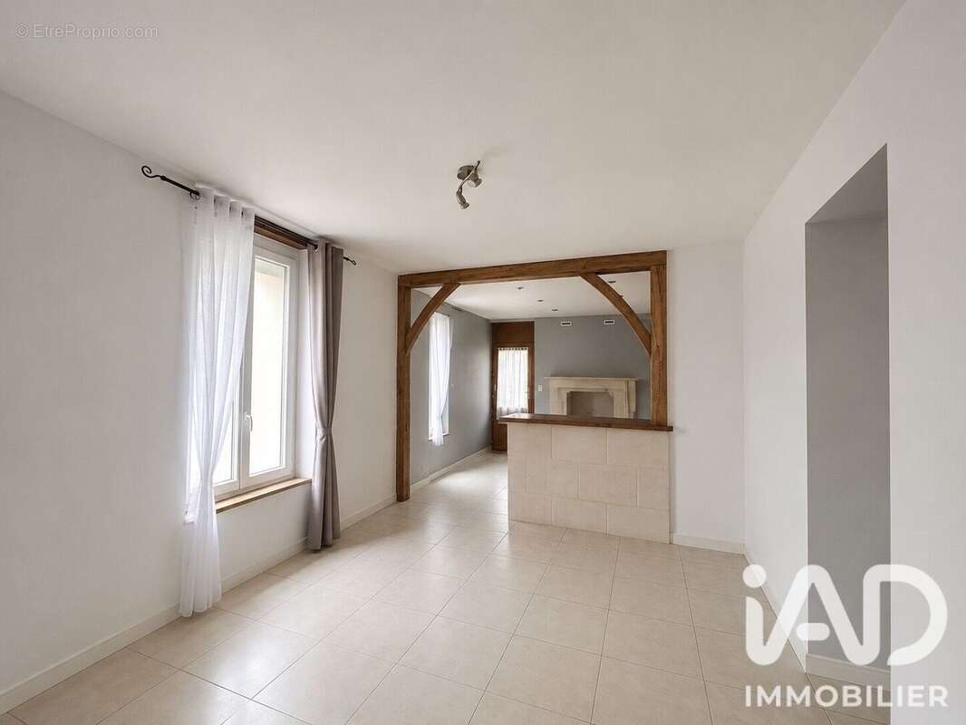 Maison 94 m² à Doue-La-Fontaine  - photo 8