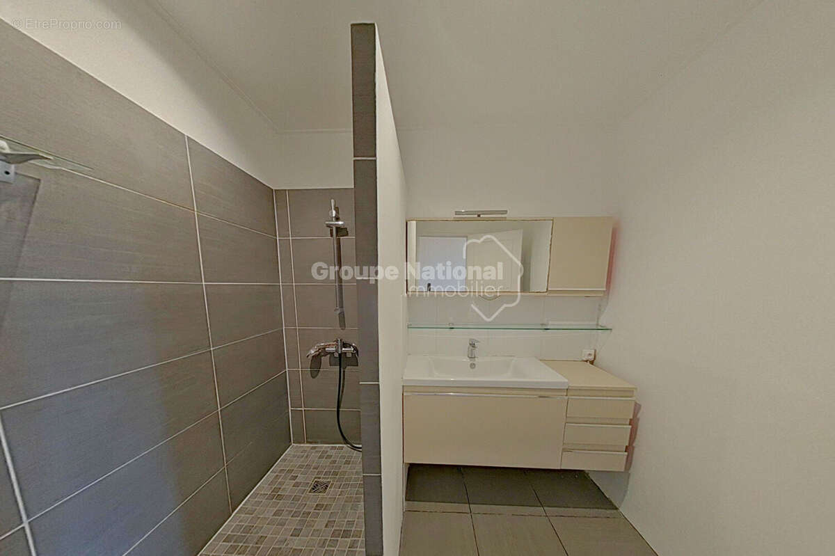 Appartement à VILLENEUVE-LES-AVIGNON