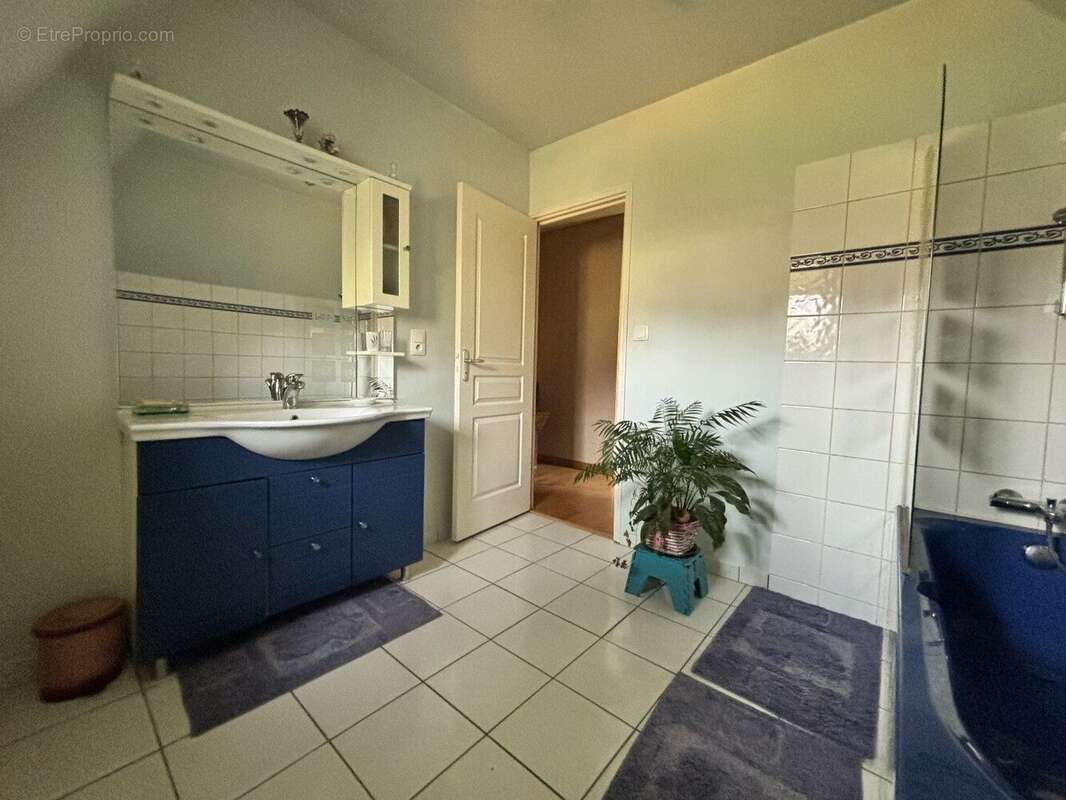 Maison 5 chambres, 210 m2 avec piscine - photo 9