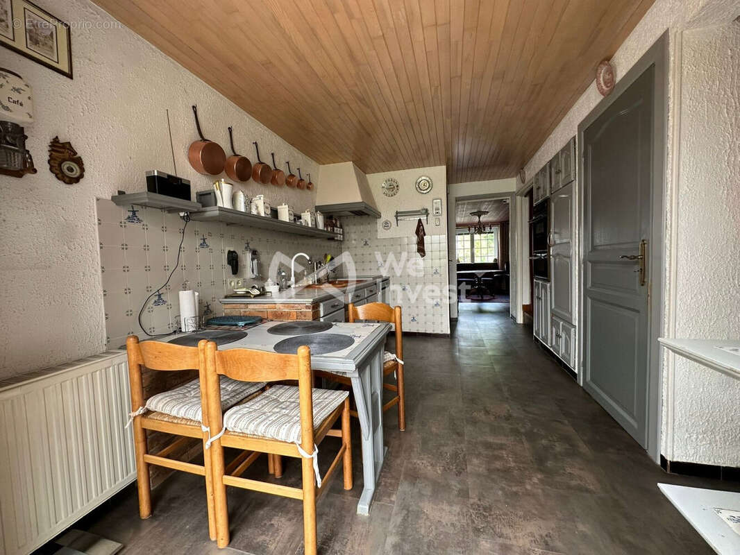 Maison à ESCOMBRES-ET-LE-CHESNOIS