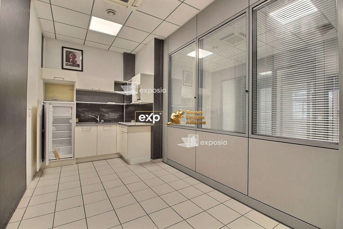 Commerce 250 m² à Chateaurenard  - photo 9