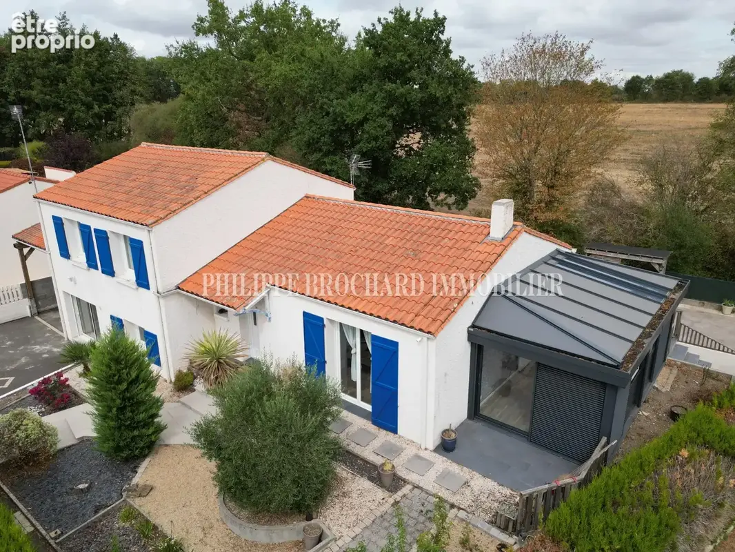 Maison 8 pièces 143 m² à vendre à Le Poire-Sur-Vie (85170) - photo 3