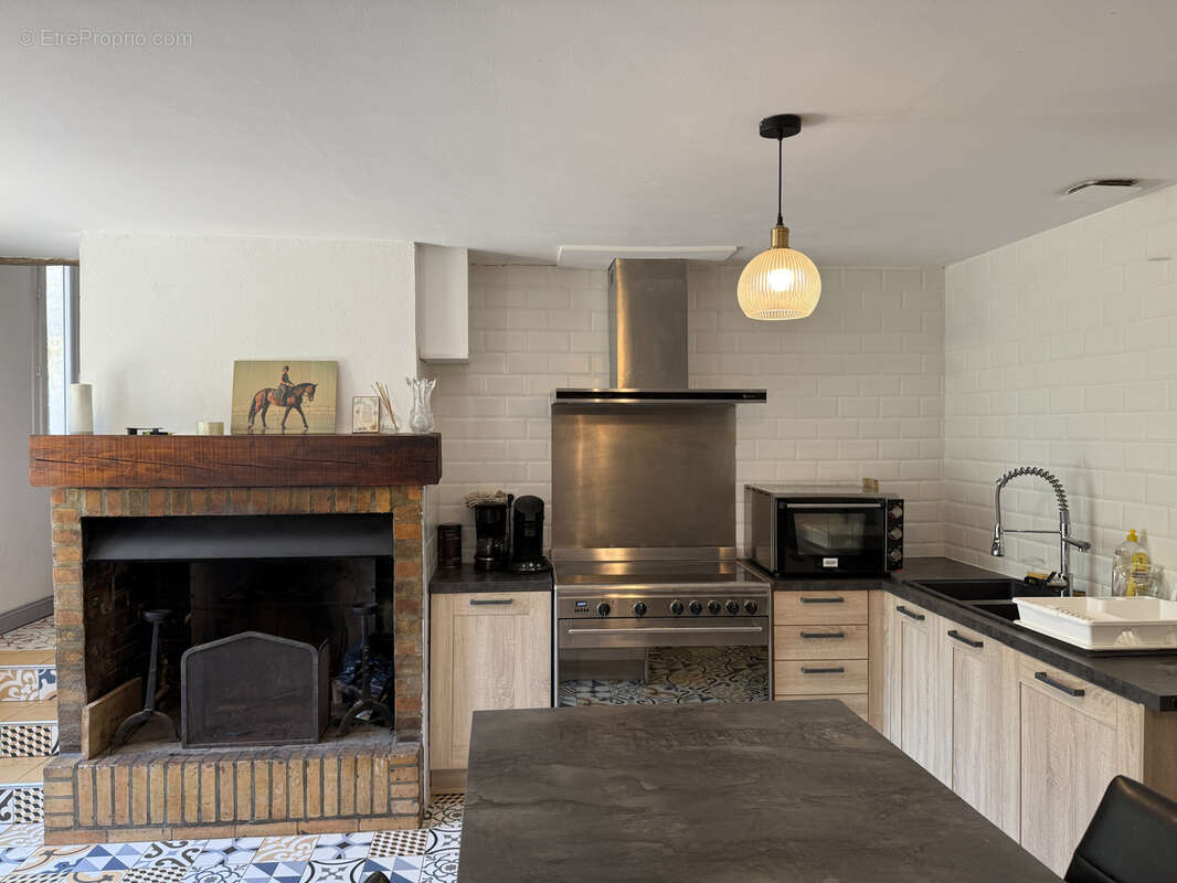 Maison à LA ROCHE-CHALAIS