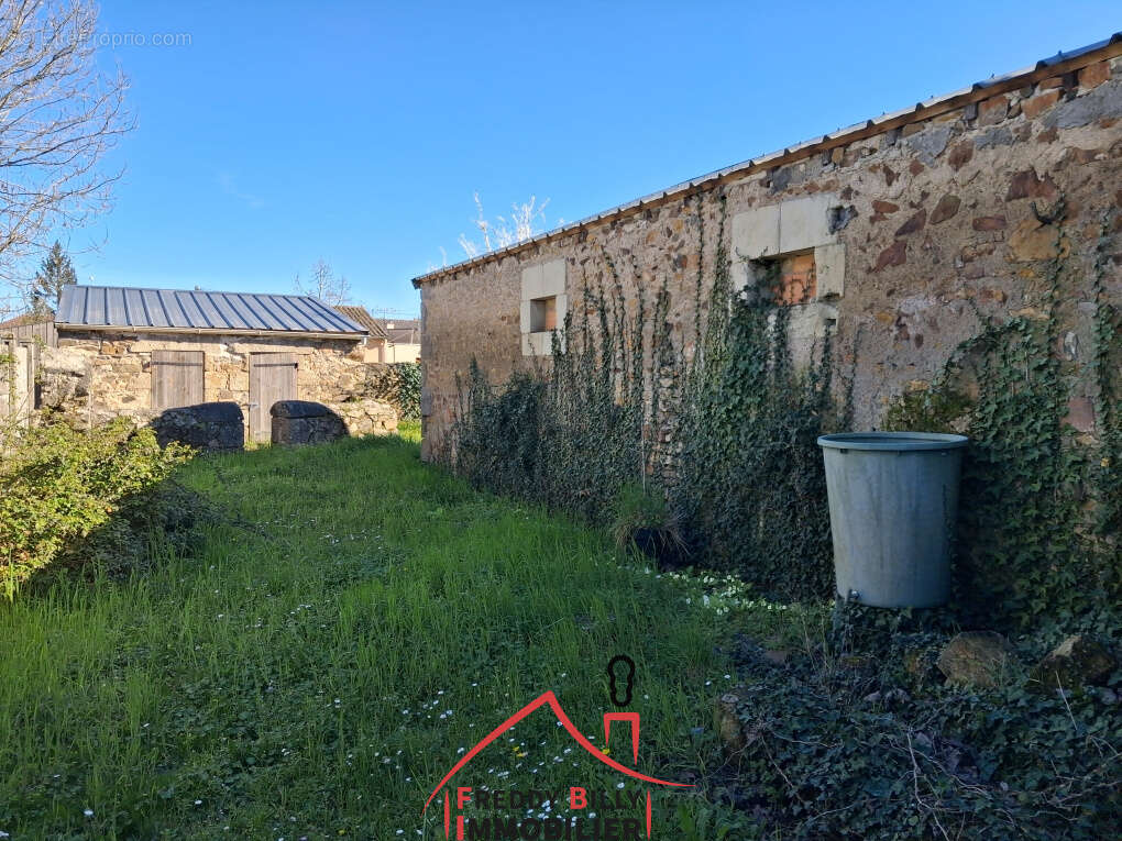 Maison à SAINT-VARENT