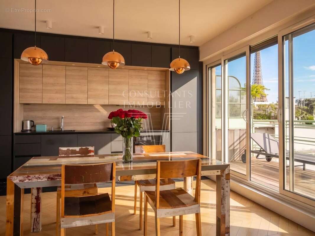 Appartement à PARIS-16E