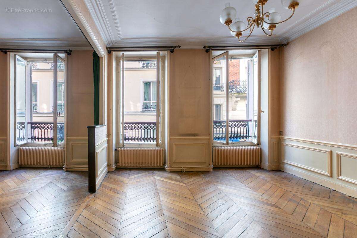 Paris 18e   Petite Carrière  Duplex à créer  6 pièces 4 ch - photo 4