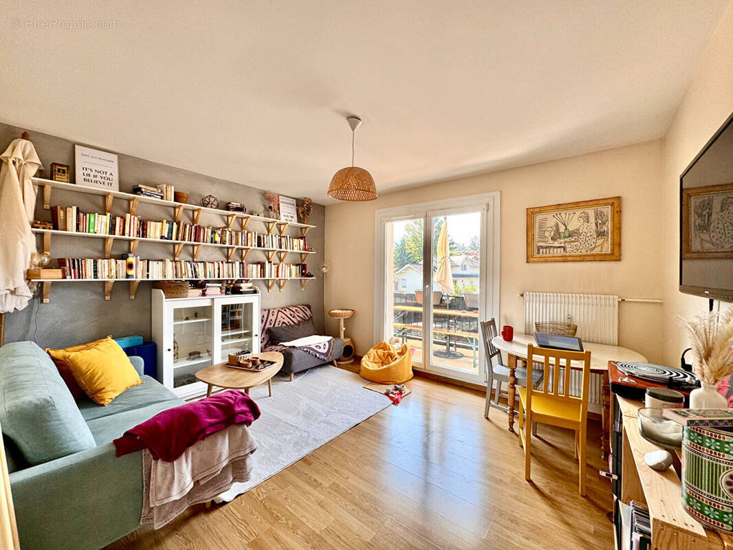 Appartement à COLLONGES-SOUS-SALEVE