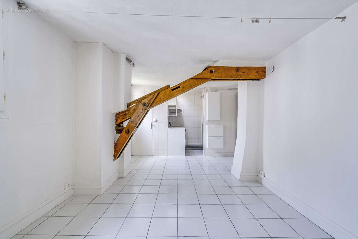 Appartement Paris 1 pièce(s) 23.60 m2 + Chambre de service - photo 3