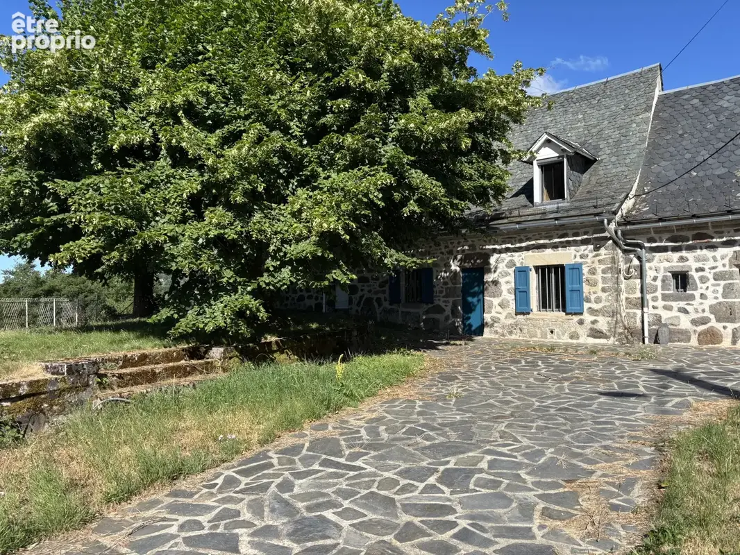Maison à VIC-SUR-CERE