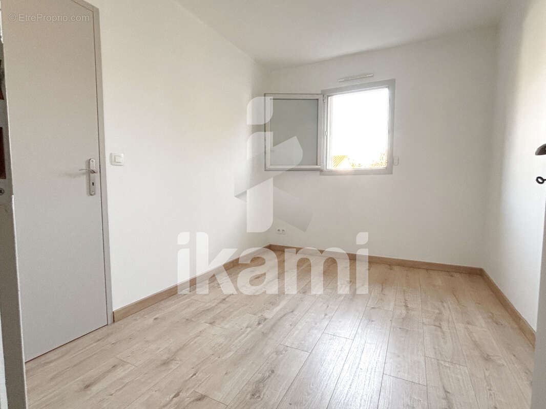Appartement à SAINT-DONAT-SUR-L'HERBASSE