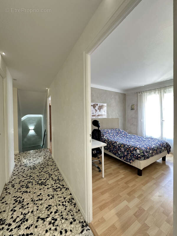 SAINT CYPRIEN. A vendre grande maison 170m2, 6 chambres, superbe terrasse de toit - photo 10