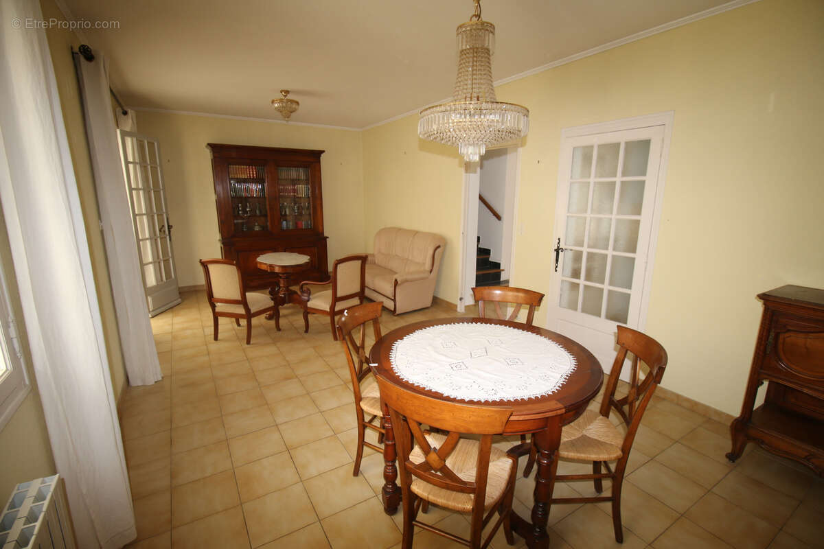 Maison à FONTVIEILLE