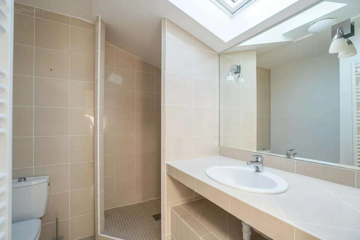 Maison en pierre rénovée de 142m² avec jardin – Saint Seurin - photo 9