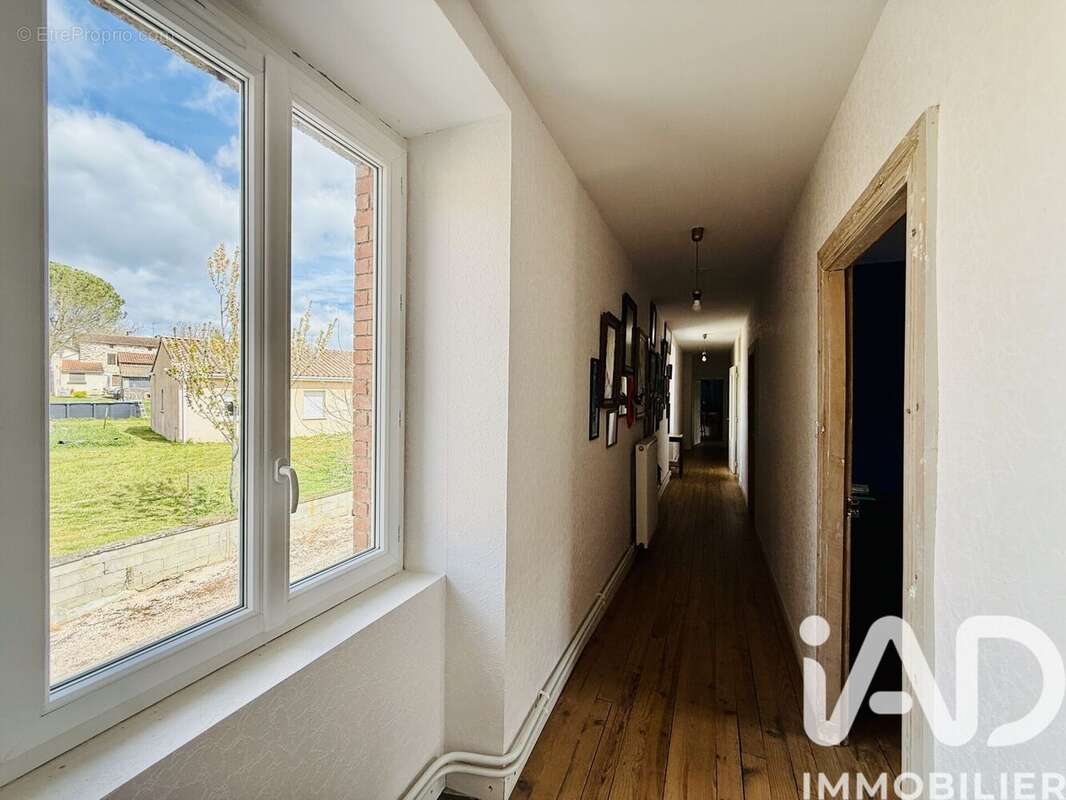Maison 217 m² à Saint-Jean-De-Marcel  - photo 9