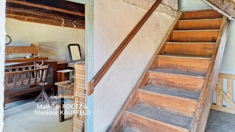 Maison à rénover avec grange en pierre, source et 7 000 m² de terrain - Saint Gervais Sous Meymont (63) - photo 8