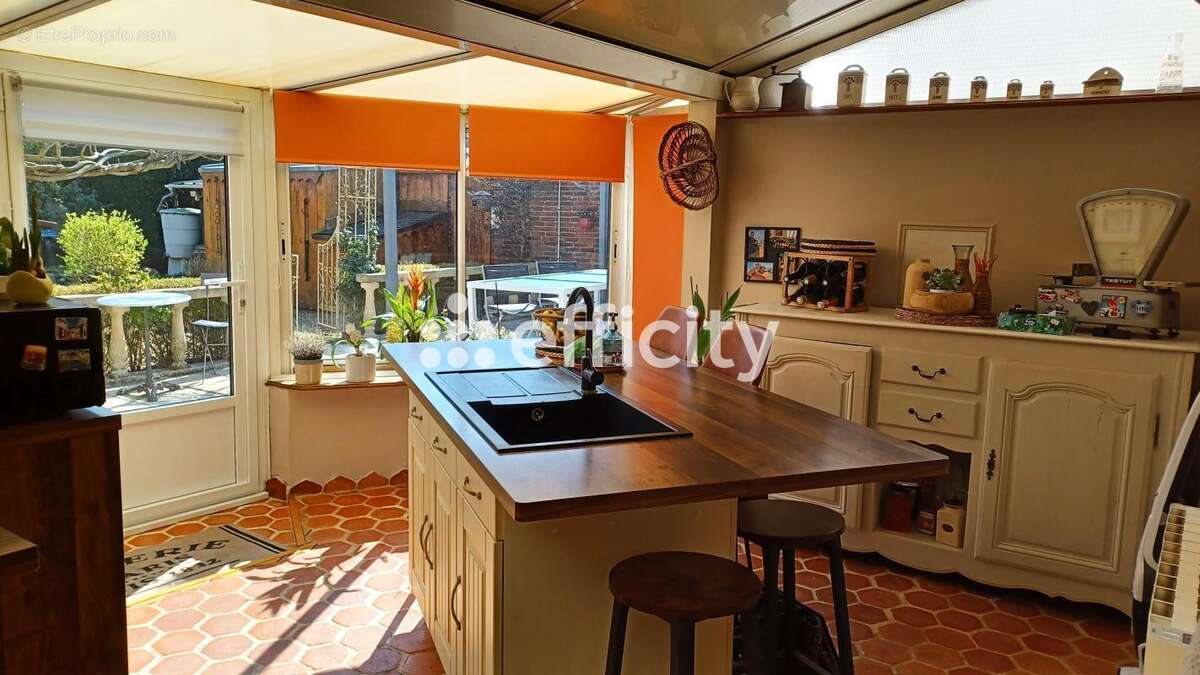 Maison à ONS-EN-BRAY