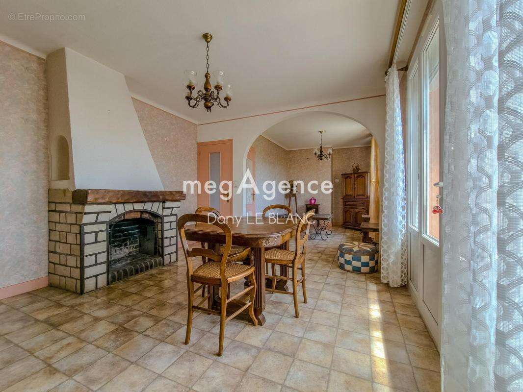 Maison à JOUY