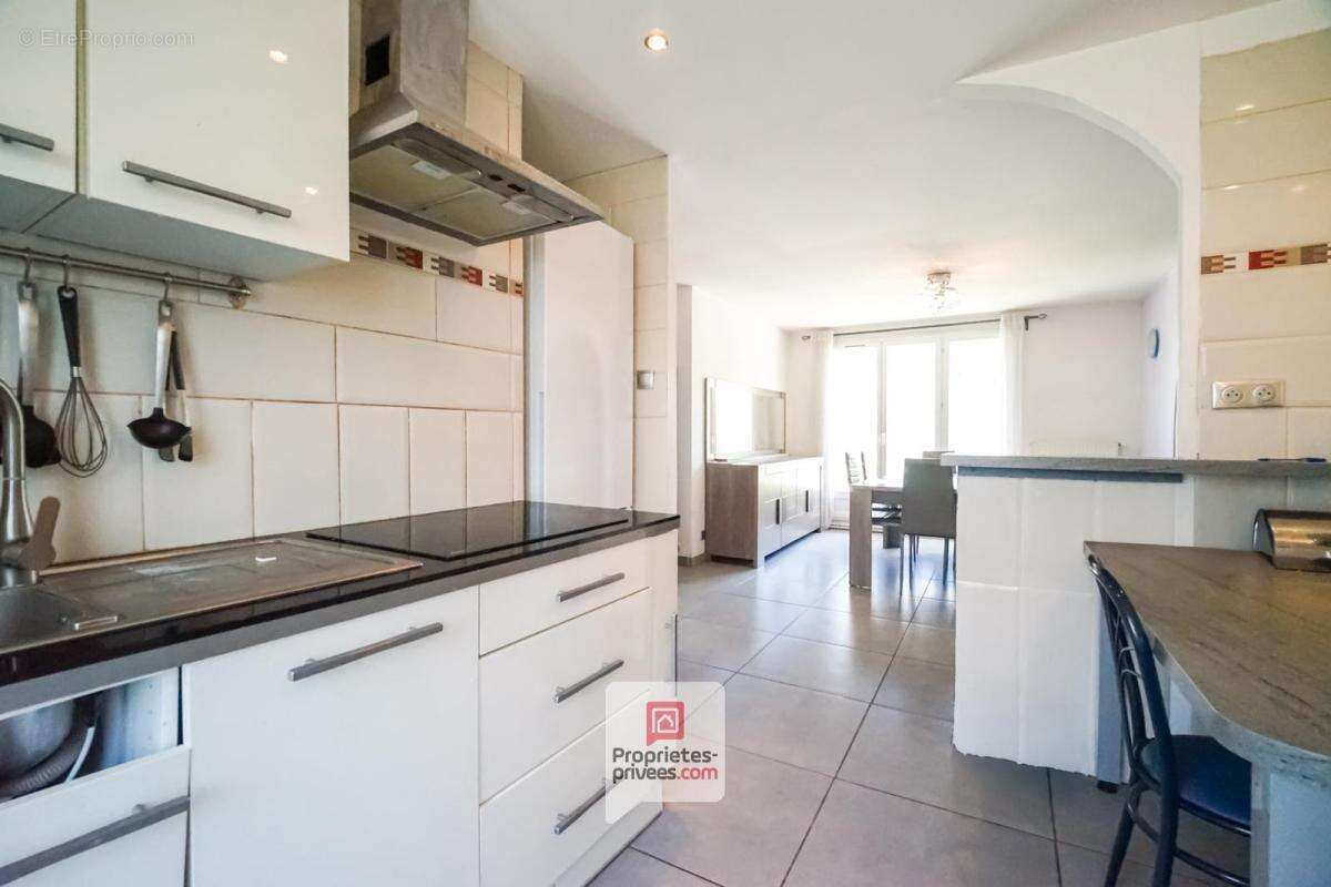 Appartement à SAINT-MARTIN-D'HERES