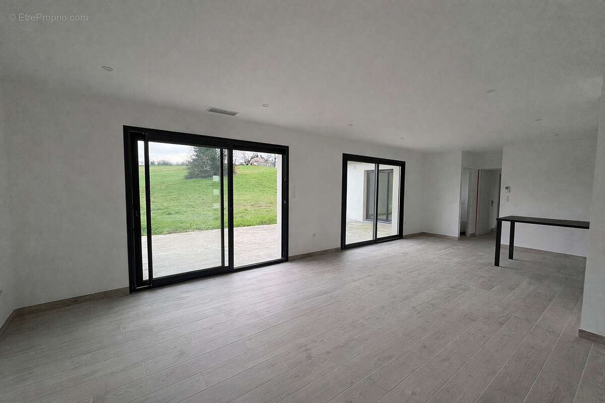 Maison à SAINT-ROMAIN-LE-NOBLE