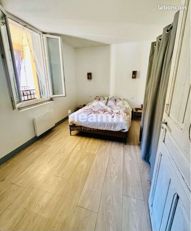 Appartement à REYNES