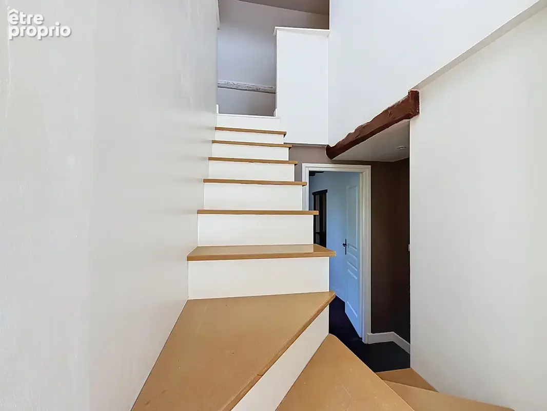 SAINT-ANTOINE-DU-ROCHER – Maison de caractère en tuffeau avec piscine - photo 12