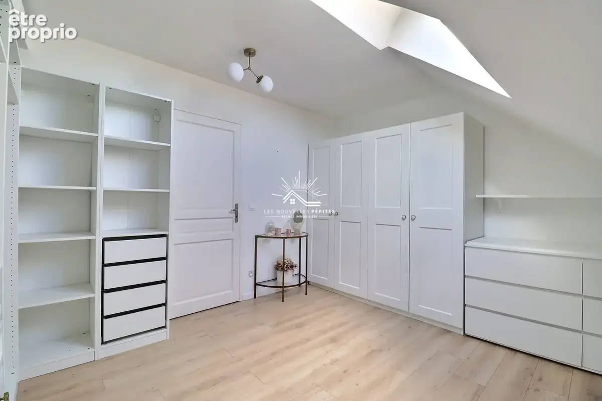 Appartement 4 pièces 92 m² à vendre à Croix (59170) - photo 5