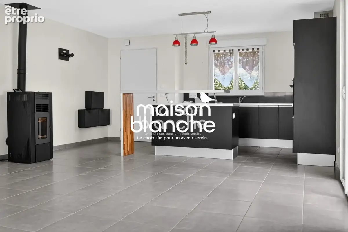 Maison 4 pièces 95 m² à vendre à Saint-Cyr-Du-Doret (17170) - photo 1