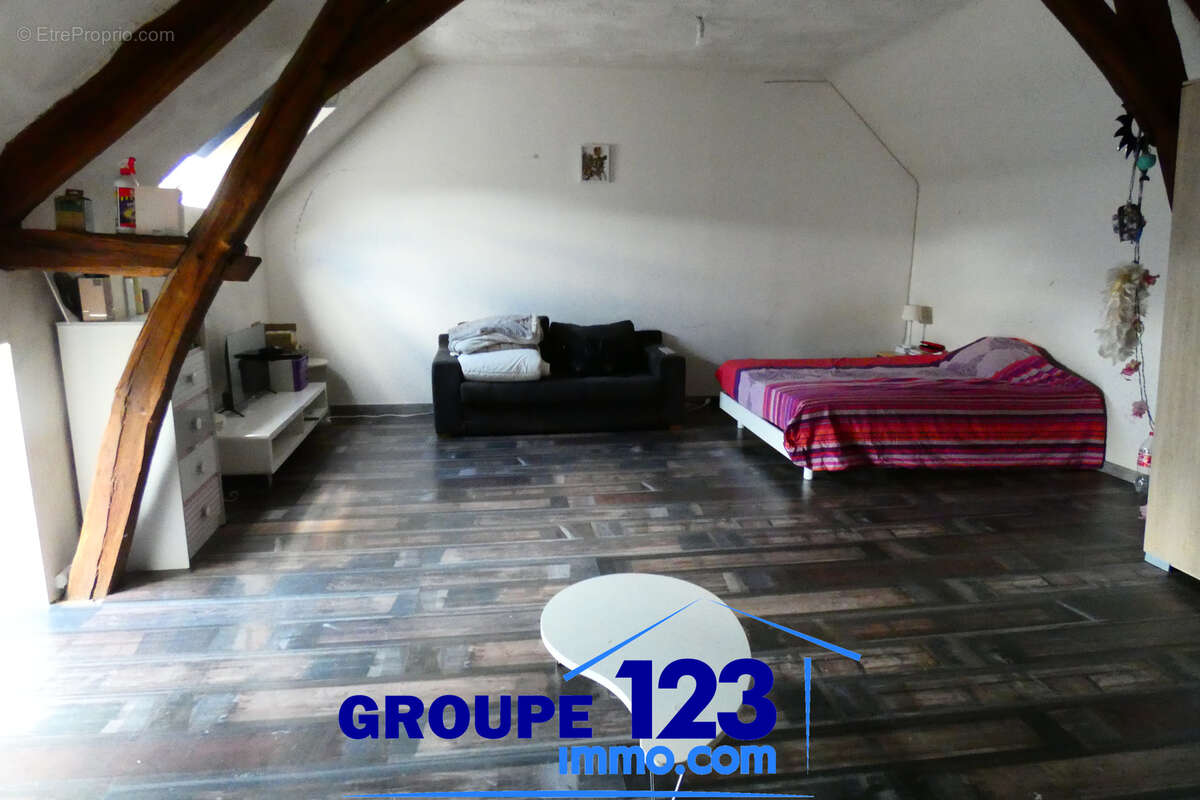 Immense maison en vente à La Celle-Saint-Cyr avec AUXERRE - photo 8